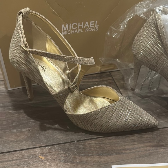 Michael Kors Gold Heels Size 10 Glitter Pumps Brand MK Shoes New In Box - Picture 9 of 10